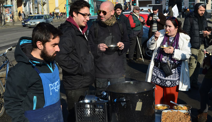 Tiltakozó evészet a hajléktalanokért