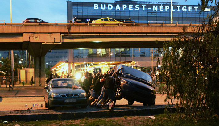 Autókat támadnak meg a budapesti ultrák