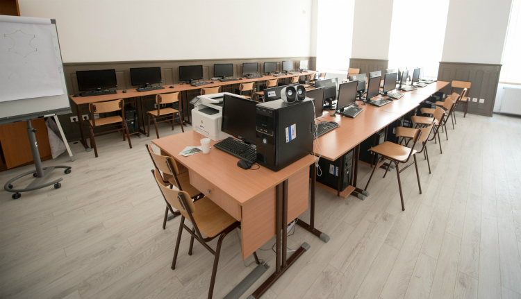 Számítógép-terem az enyedi kollégiumban