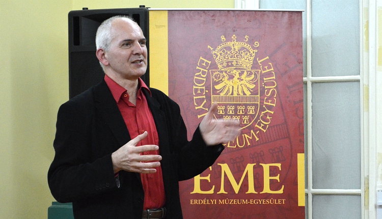 Hermann Róbert az EME kolozsvári előadótermében