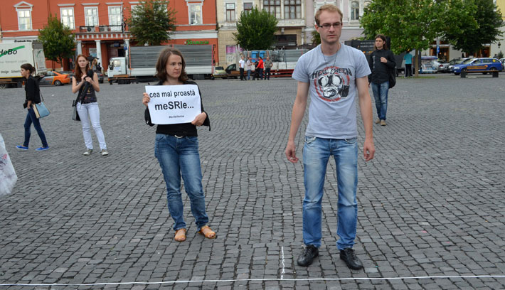 Tömeges megfigyelés ellen tüntettünk a kolozsvári Főtéren