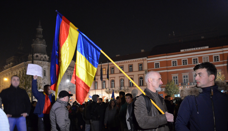 Erdély-zászló Kolozsvár Főterén