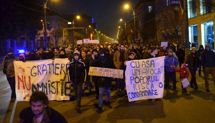 Tüntetés Kolozsváron a kegyelmi rendeletek ellen