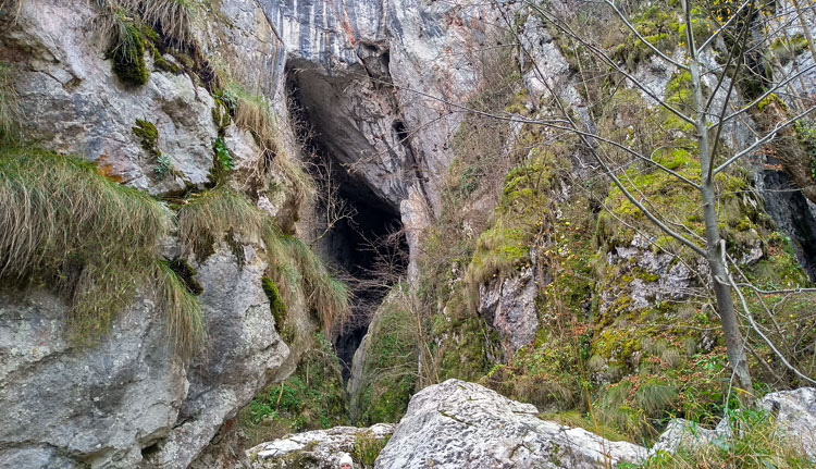 Szolcsvai Búvópatak barlangjának bejárata | Fotó: Szabó Tünde